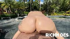 Horny big booty tourist gets pounded by the pool on her summer vacation